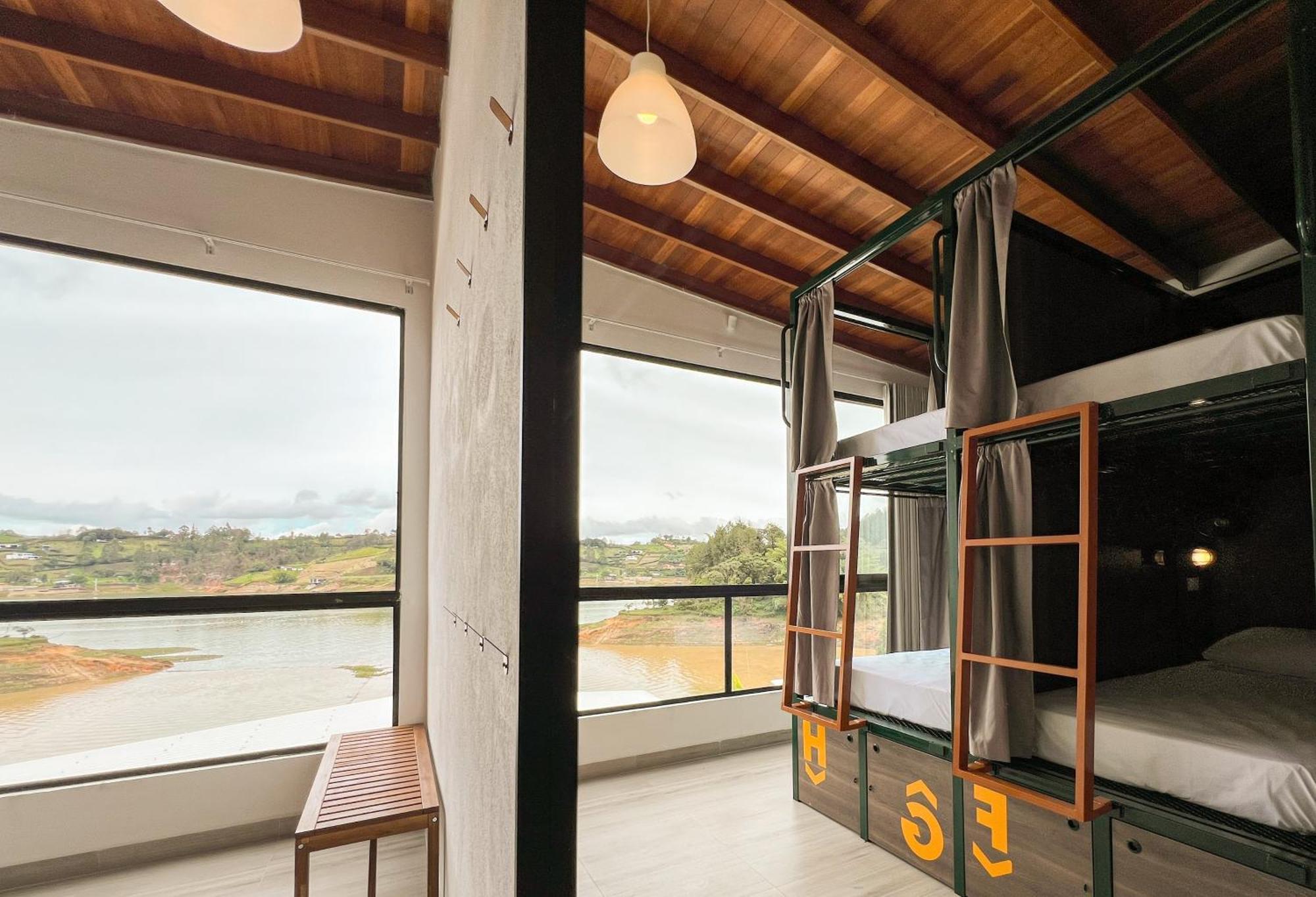 Viajero Guatape Hostel & Lake Club Exterior photo