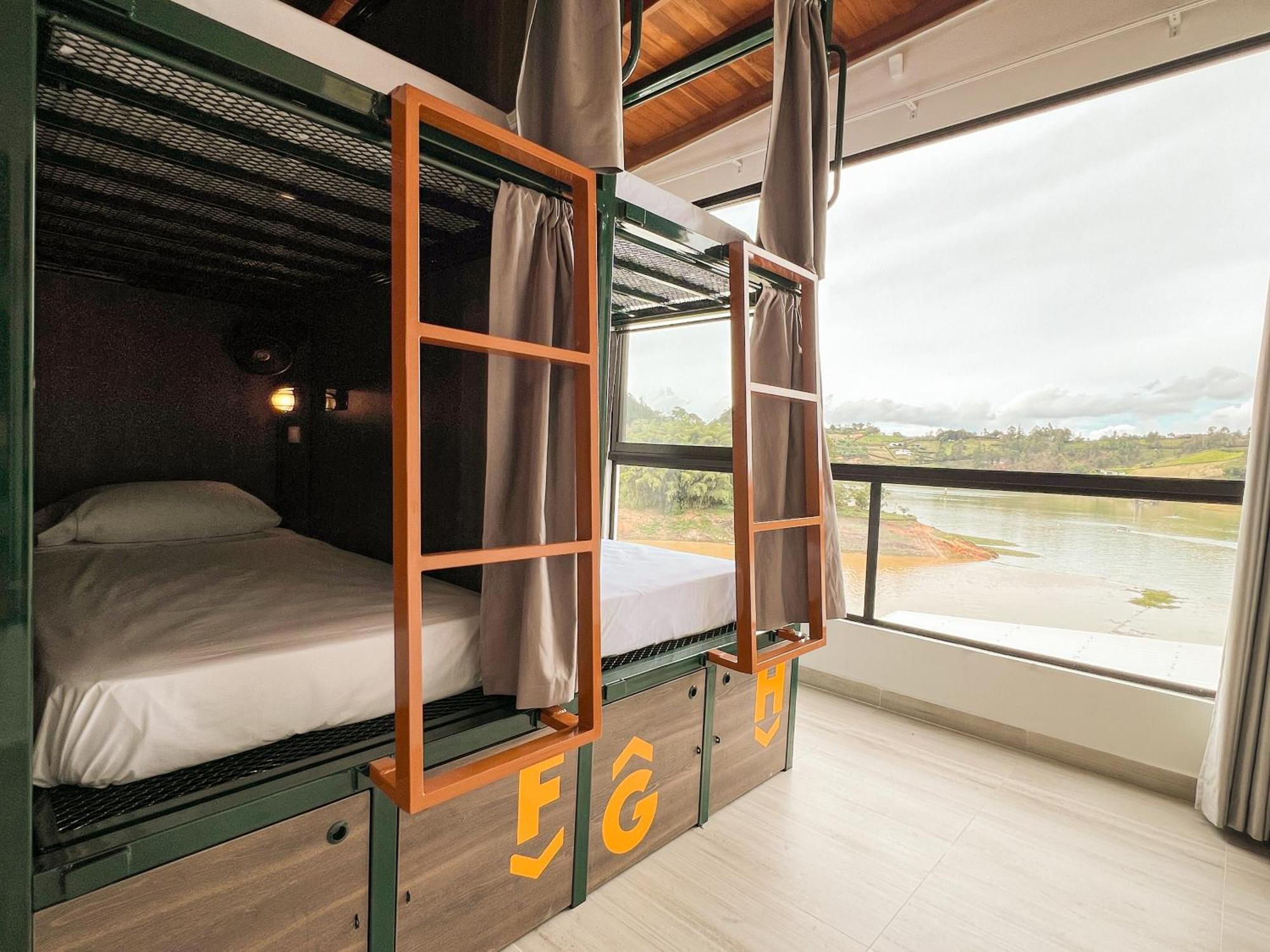 Viajero Guatape Hostel & Lake Club Exterior photo
