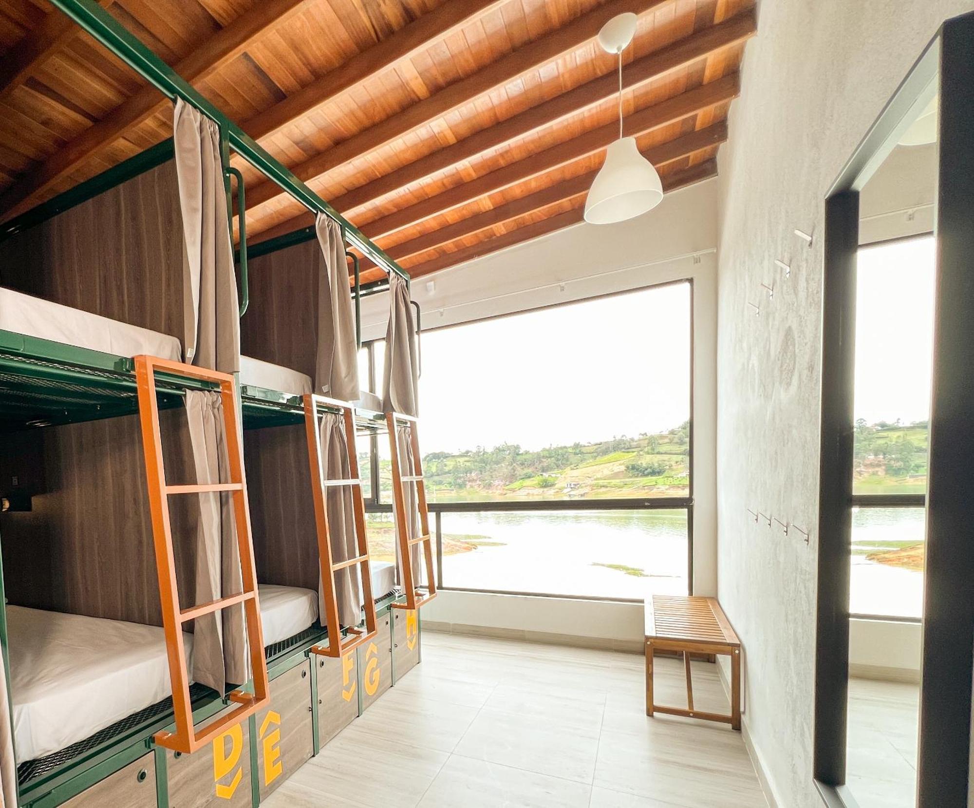 Viajero Guatape Hostel & Lake Club Exterior photo