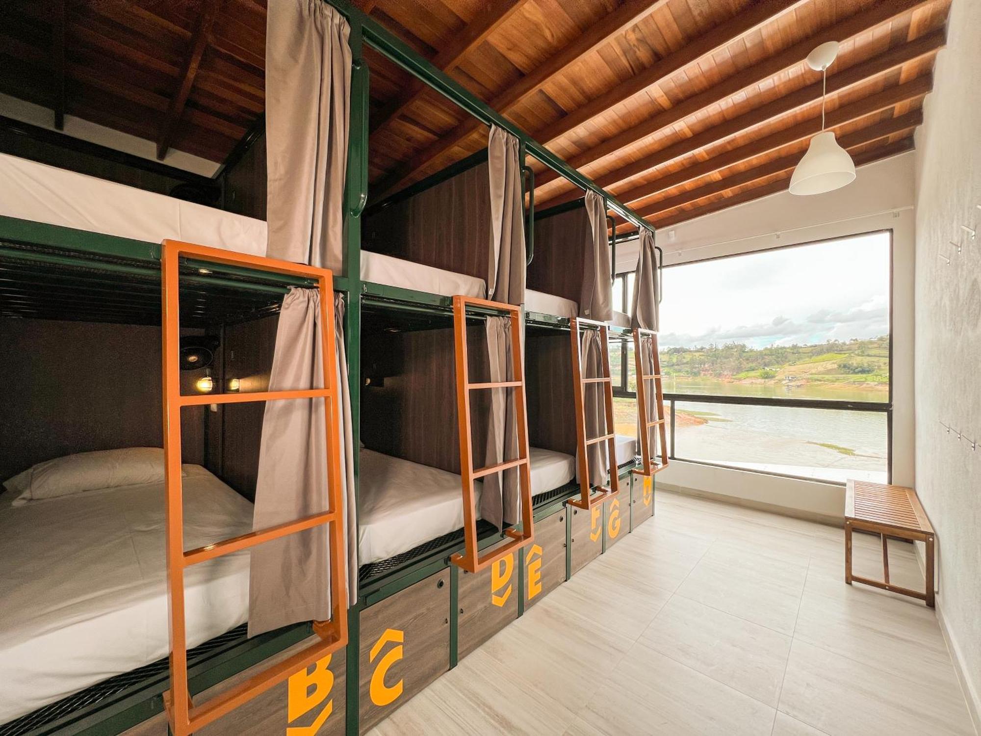 Viajero Guatape Hostel & Lake Club Exterior photo